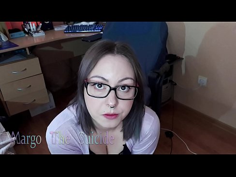 ❤️ Сексуальна дівчина в окулярах глибоко відсмоктує дилдо на камеру ☑ Якісне порно у нас
