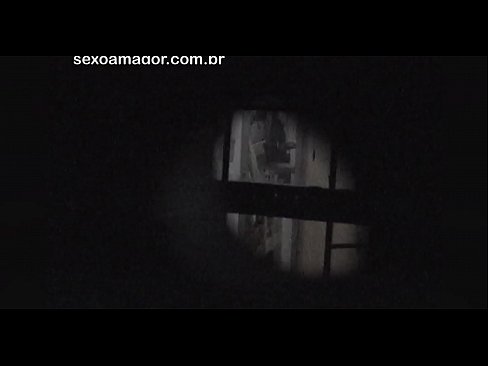 ❤️ Блонді таємно знімає на відео сусідський вуайерист, прихований за порожнистими цеглами ☑ Якісне порно у нас